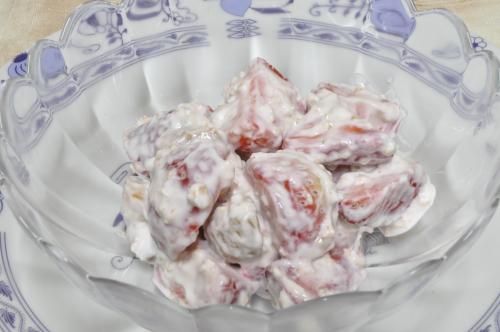 Jak uvařit snídaňový ovocný salát s jahodami a sušenými fíky ? Snadné recept, připravený za Do 30 minut